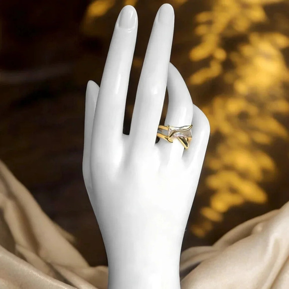 🆕️18K Gold Plated Adjustable Ring w/ Baguette CZ – Twisted Wave Trendy Design - Picture 4 of 11